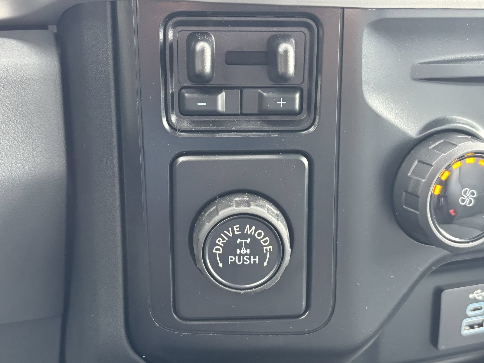 Used 2024 Ford F250 XL w/ XL Driver Assist Package RWD image 8