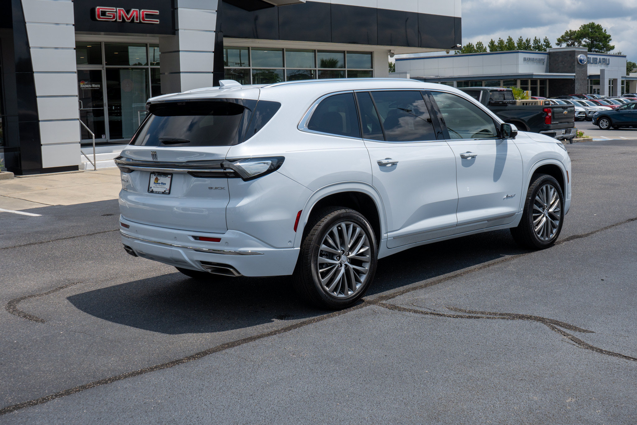New 2026 Buick Enclave Avenir w/ Super Cruise Package FWD image 3