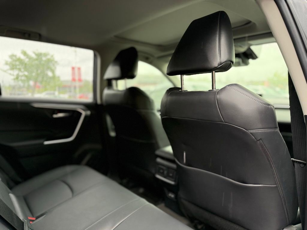 Used 2022 Toyota RAV4 XLE Premium AWD/4WD image 17