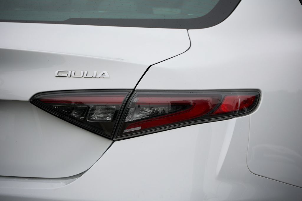 Used 2024 Alfa Romeo Giulia Ti AWD/4WD image 37