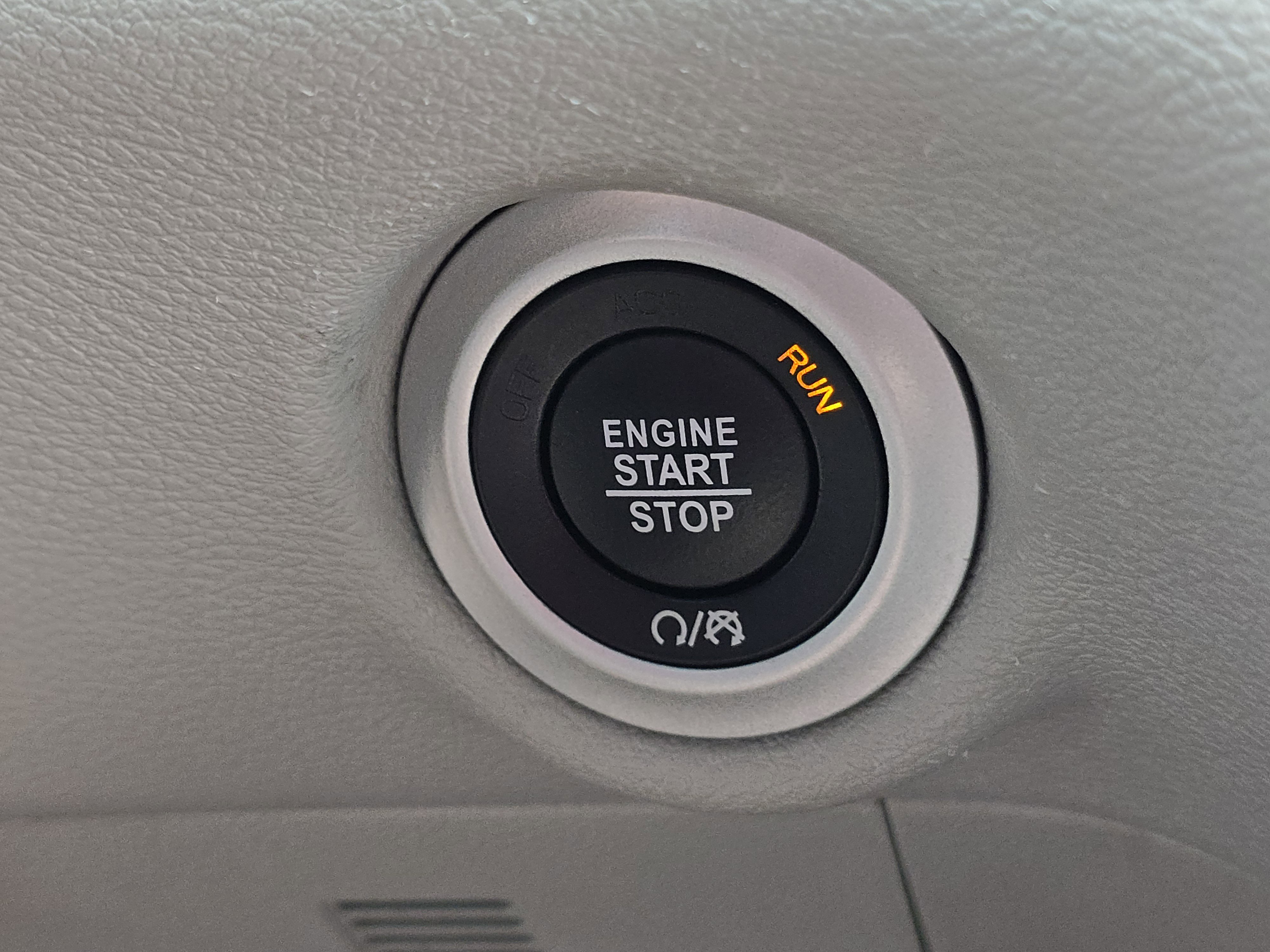 Used 2024 Chrysler Pacifica Touring-L FWD image 10