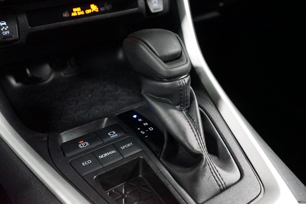 Certified 2025 Toyota RAV4 XLE FWD image 21