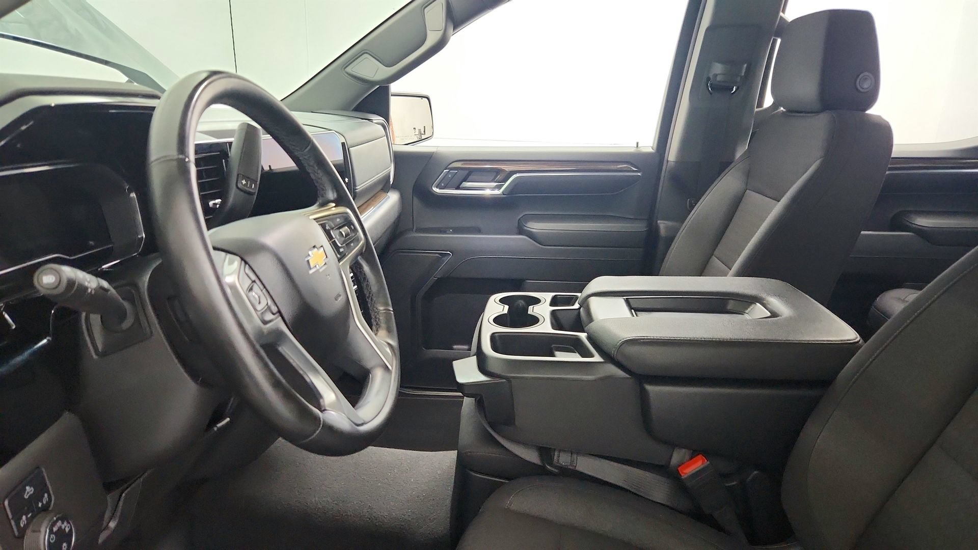 Certified 2024 Chevrolet Silverado 1500 LT AWD/4WD image 17