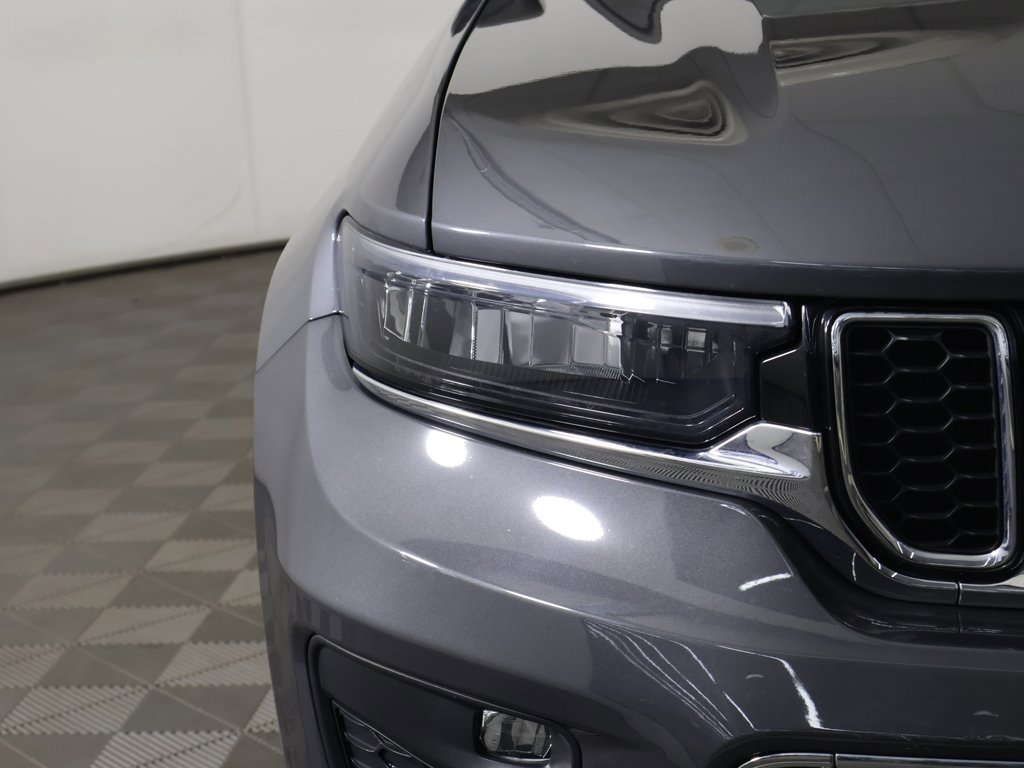 Used 2022 Jeep Grand Cherokee Overland w/ Luxury Tech Group IV image 18