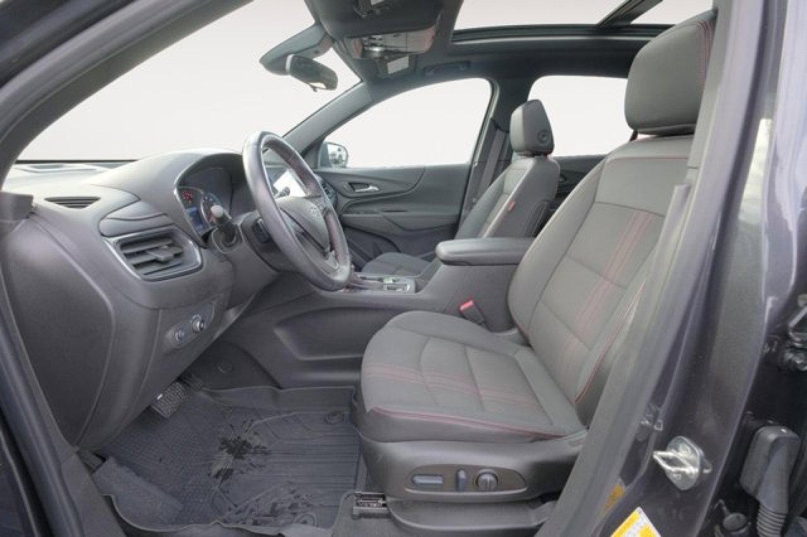 Used 2022 Chevrolet Equinox RS w/ Infotainment Package image 11