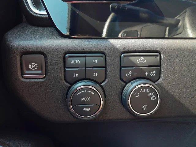 Used 2024 Chevrolet Silverado 1500 LT AWD/4WD image 18