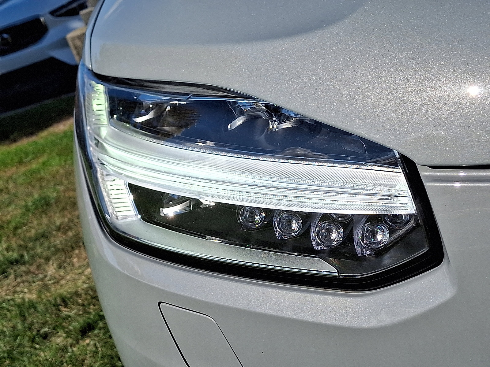 Used 2024 Volvo XC90 T8 Plus w/ Protection Package Premier image 9