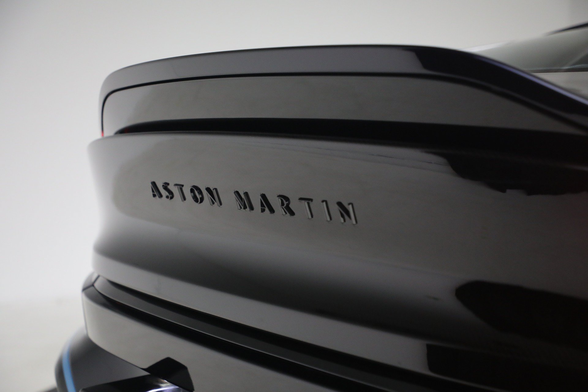 Used 2025 Aston Martin Vanquish RWD image 30