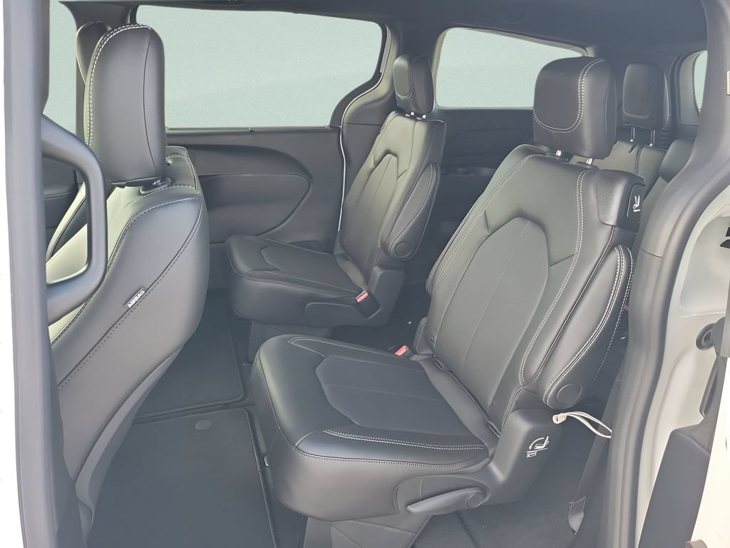 New 2026 Chrysler Voyager LX FWD image 23