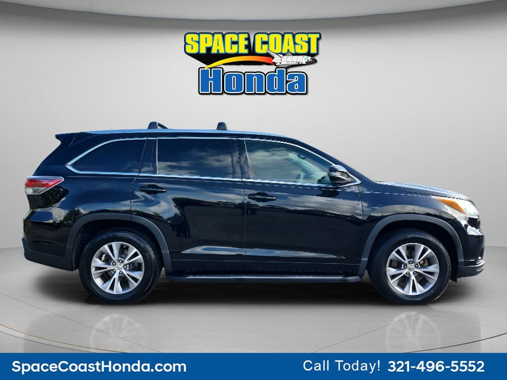 Used 2015 Toyota Highlander XLE FWD image 2