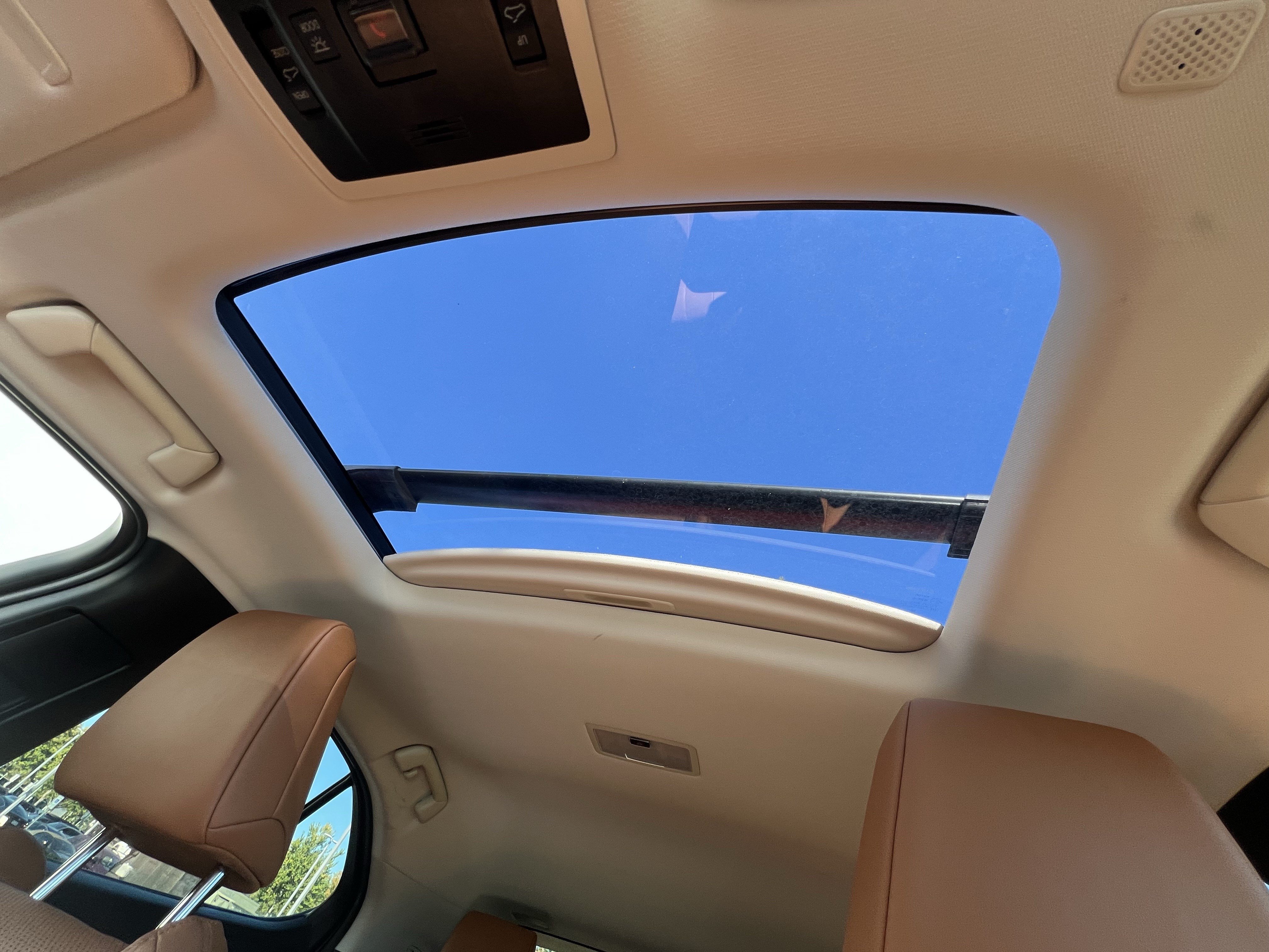 Used 2020 Lexus UX 250h w/ Premium Package AWD/4WD image 29