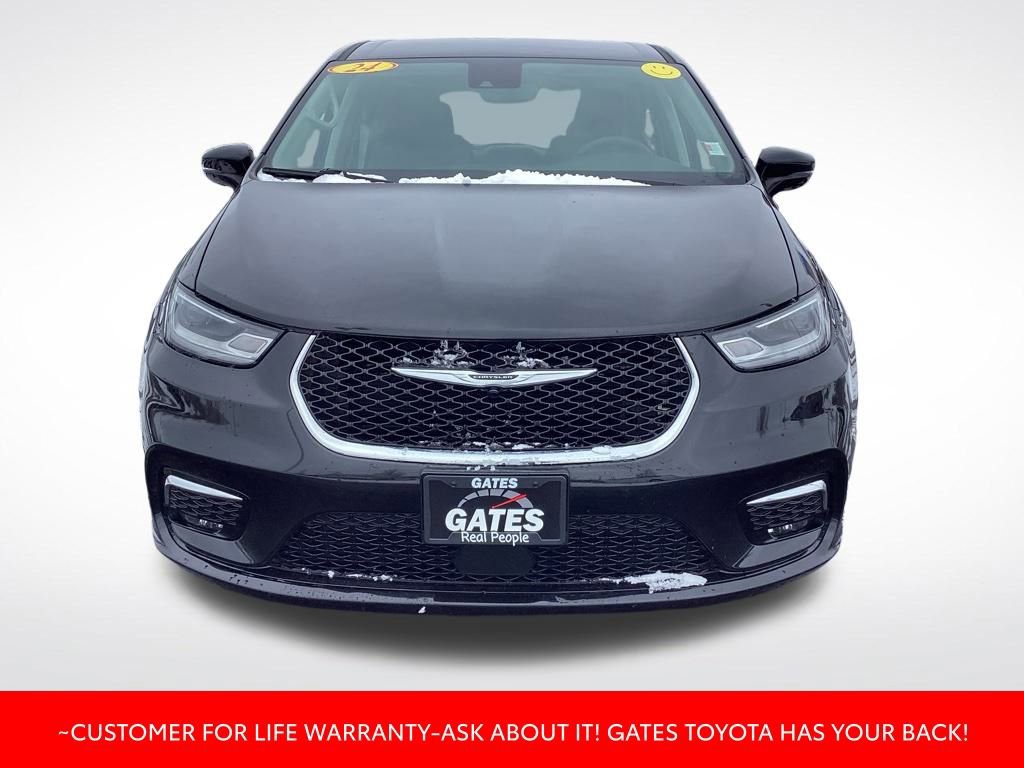 Used 2024 Chrysler Pacifica Touring-L image 2