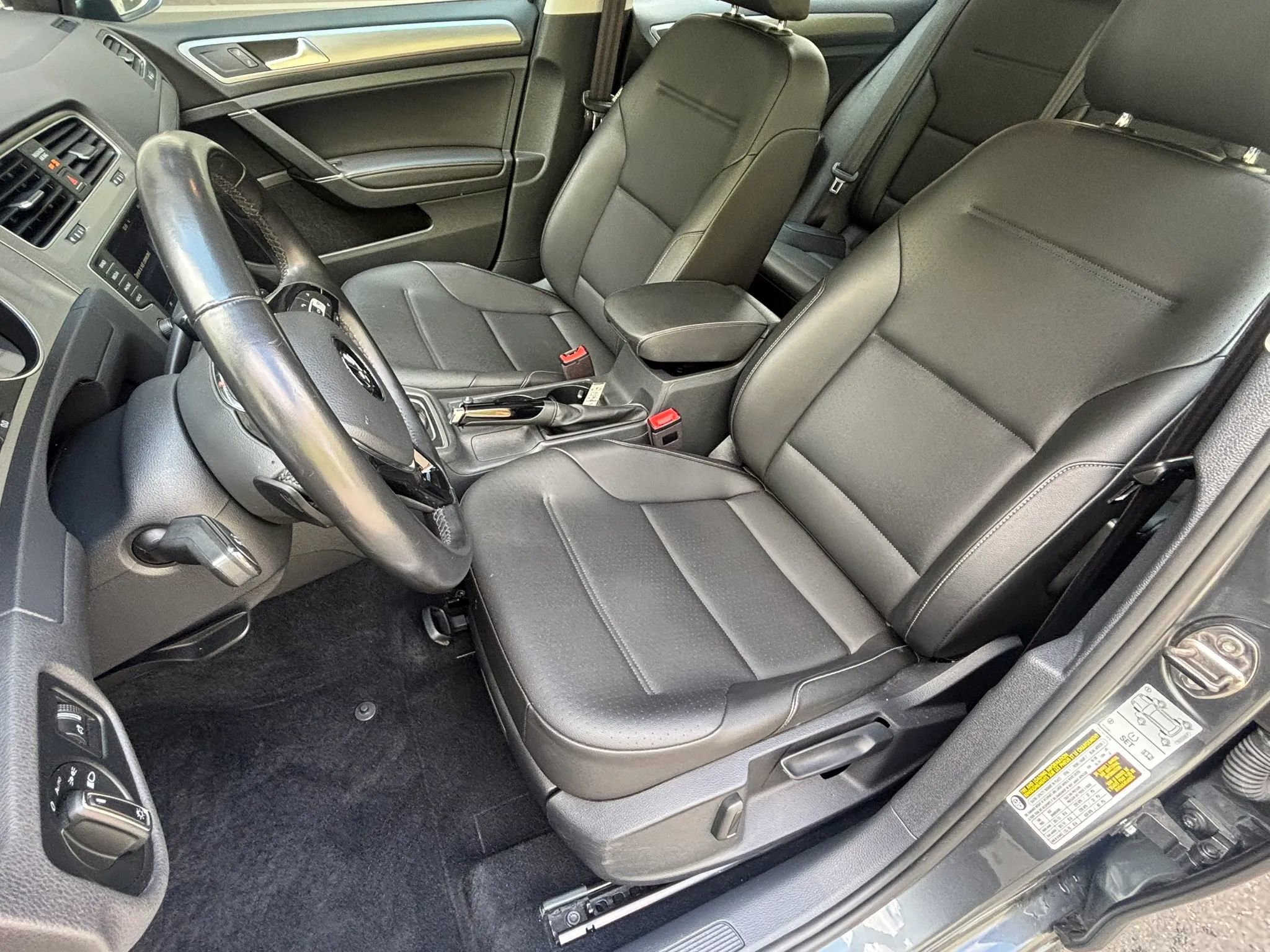Used 2017 Volkswagen Golf S FWD image 19