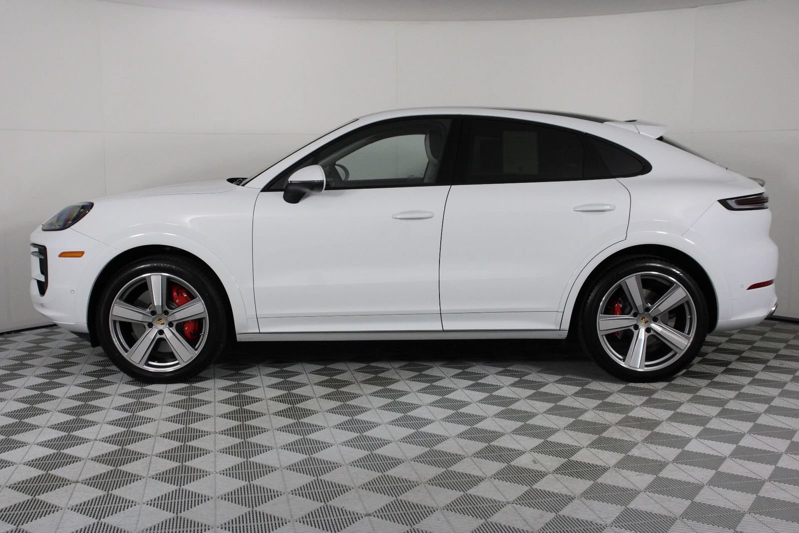 Certified 2026 Porsche Cayenne S AWD/4WD image 2