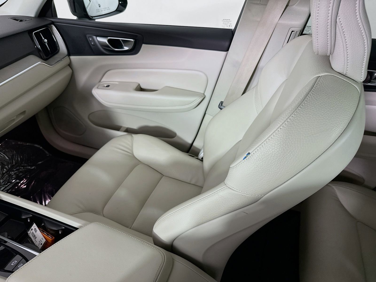 Used 2023 Volvo XC60 T8 Plus AWD/4WD image 24