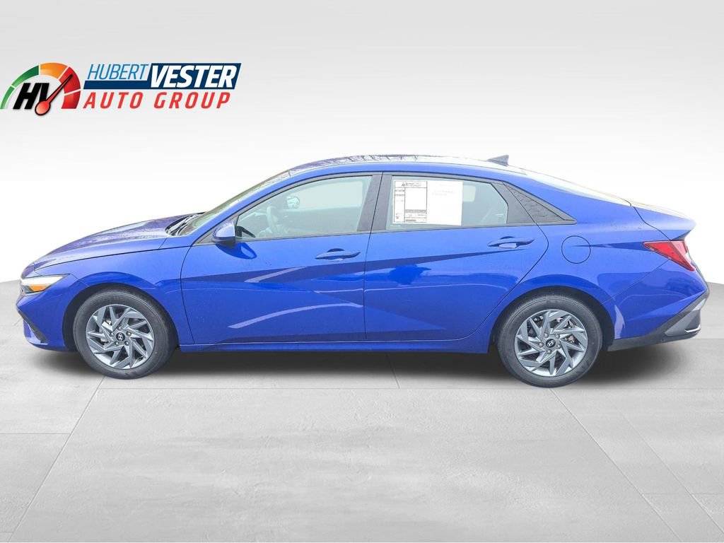 Used 2024 Hyundai Elantra SEL image 1