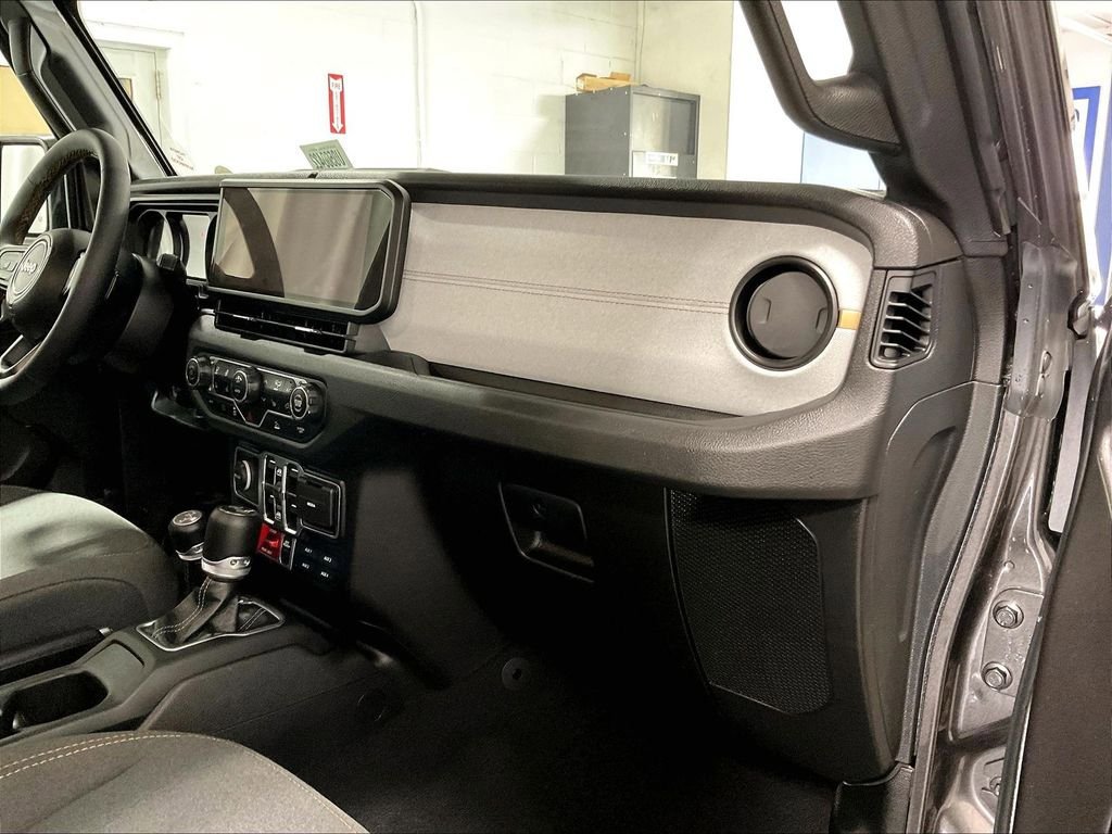 Used 2024 Jeep Wrangler Unlimited AWD/4WD image 13