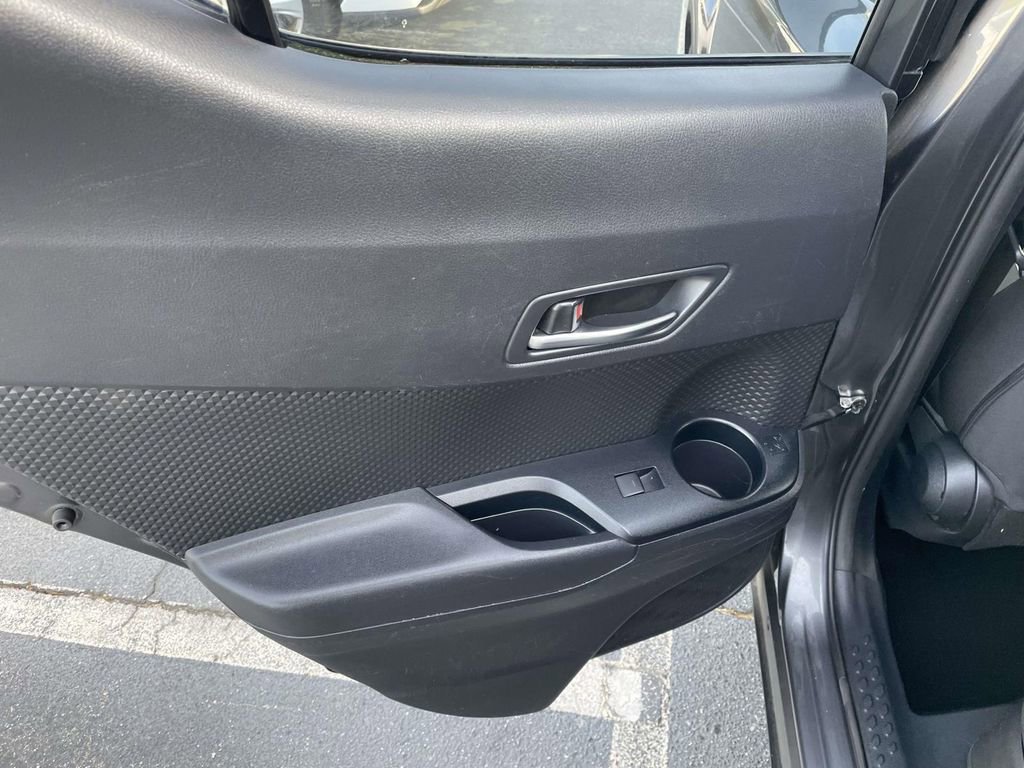 Used 2021 Toyota C-HR XLE image 19
