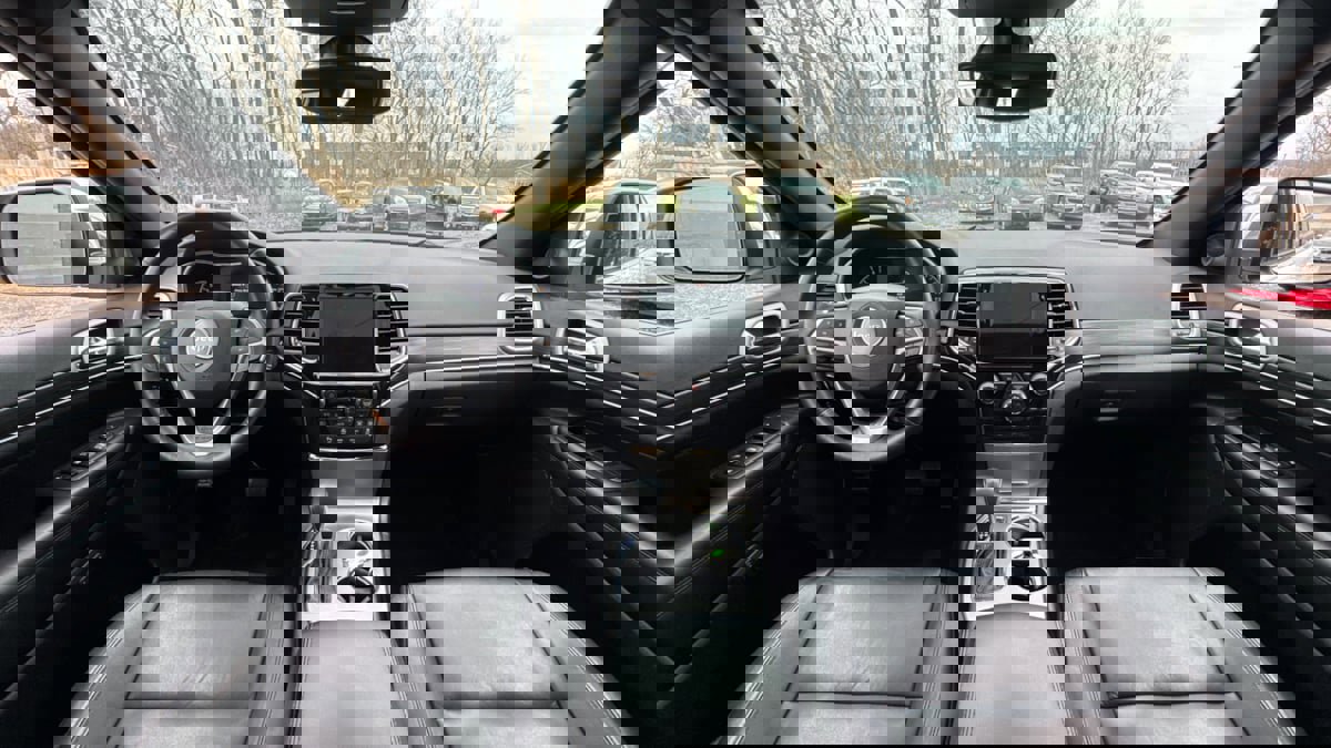 Used 2022 Jeep Grand Cherokee Limited image 28