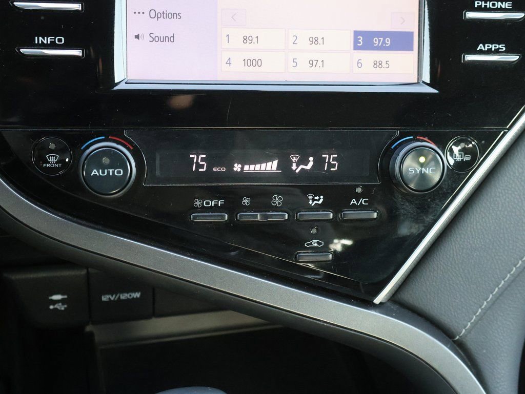 Used 2018 Toyota Camry XSE image 21