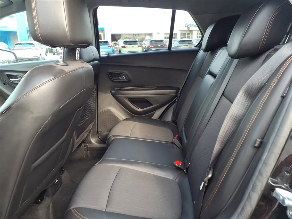 Used 2020 Chevrolet Trax LT w/ LT Convenience Package image 17