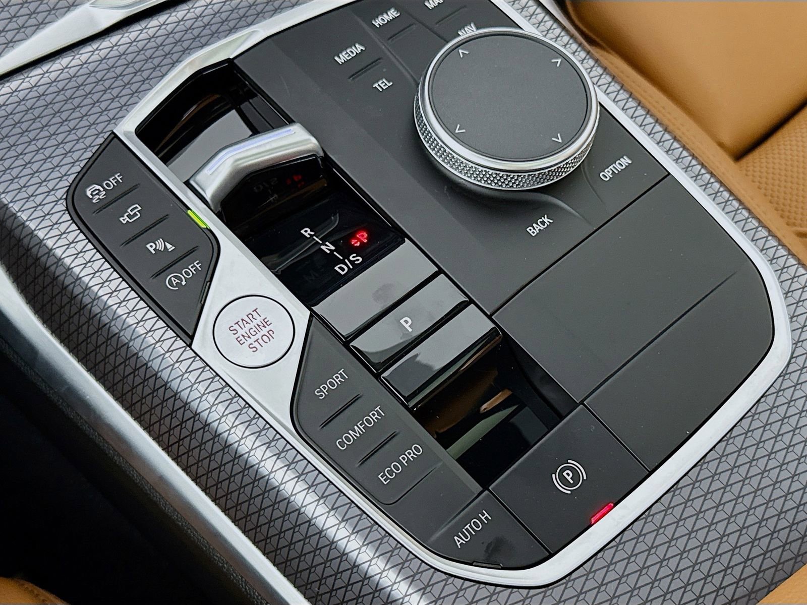 Used 2025 BMW 230i Coupe w/ M Sport Package image 17