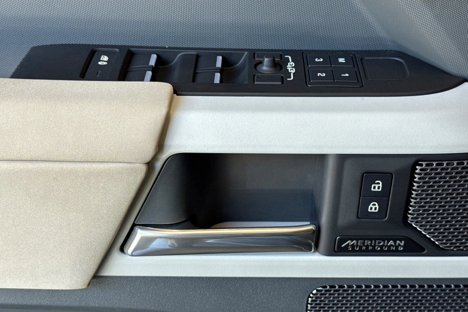 Used 2023 Land Rover Defender 110 SE AWD/4WD image 11