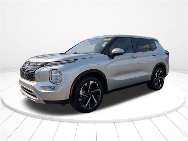 Used 2023 Mitsubishi Outlander SE image 7