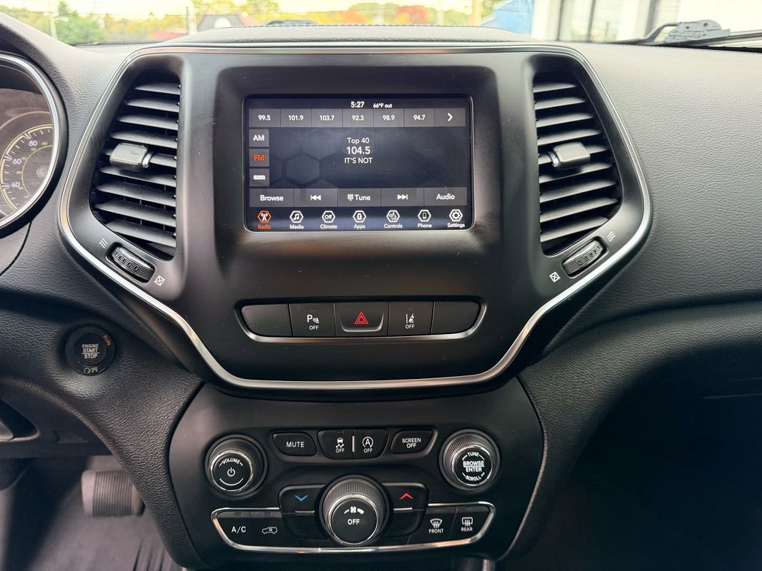 Used 2021 Jeep Cherokee Latitude Plus w/ Mopar Interior Package image 25