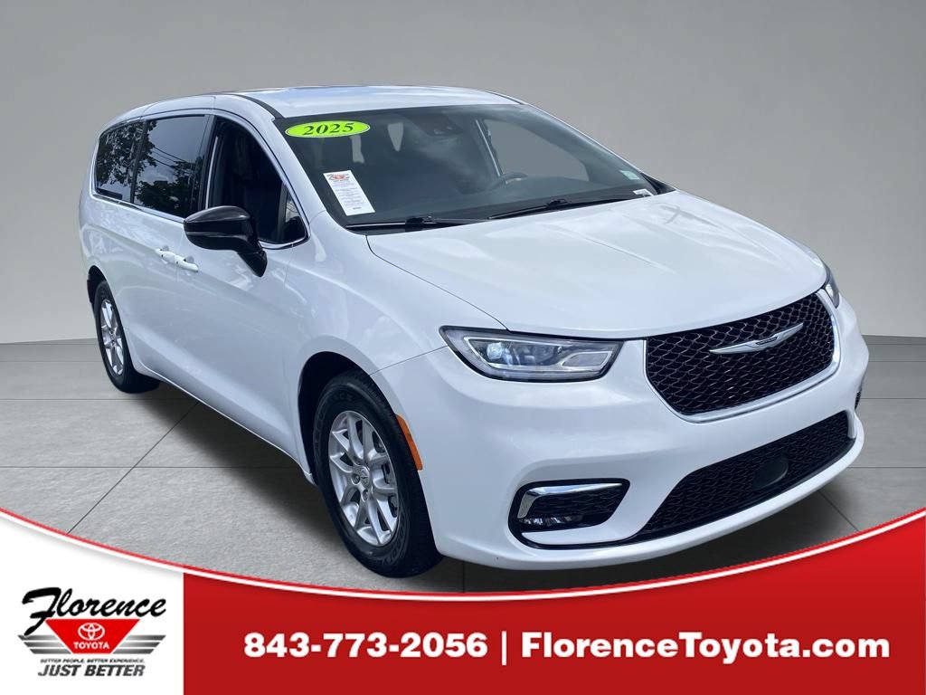 Used 2025 Chrysler Pacifica Select