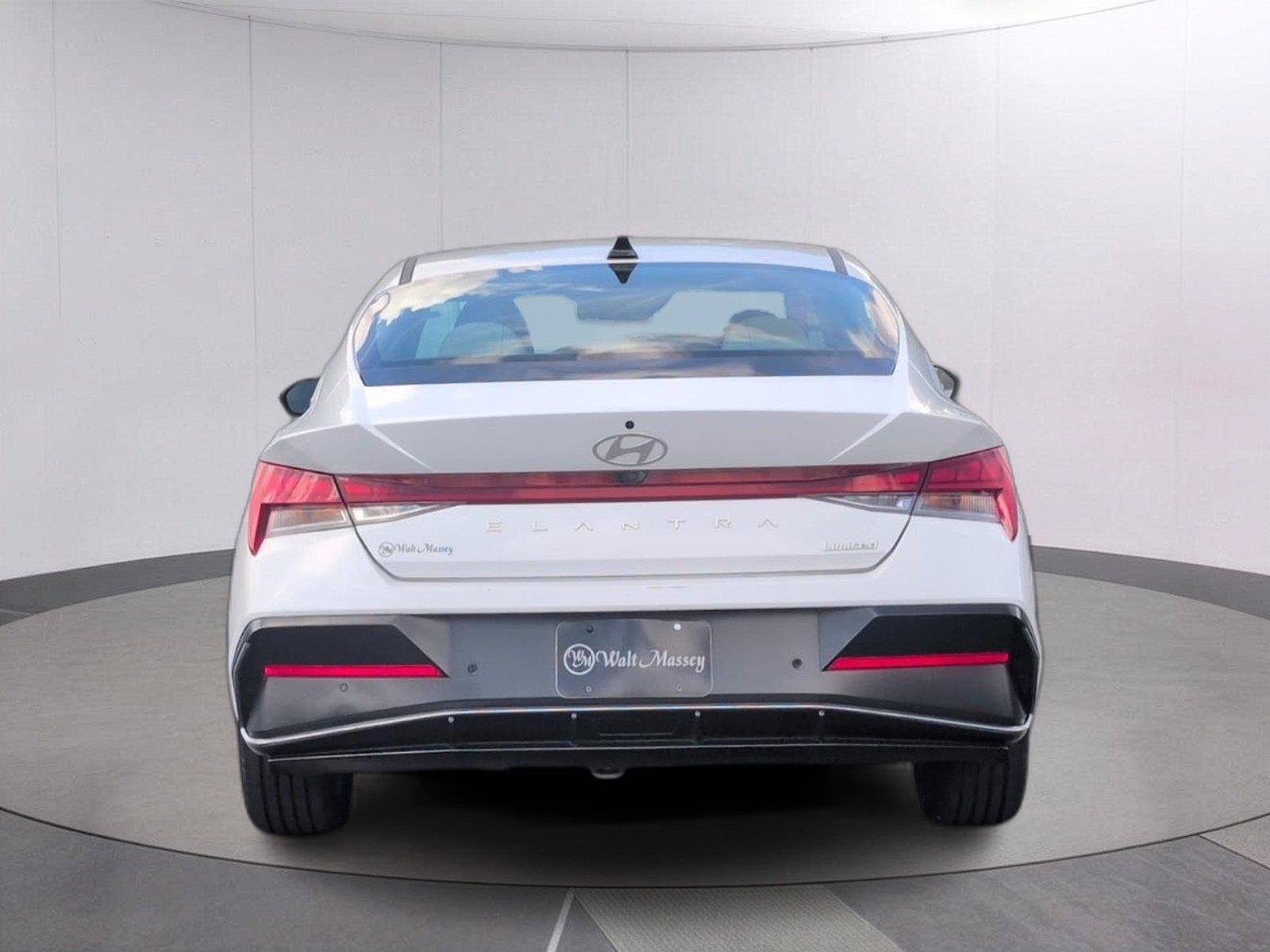 Used 2024 Hyundai Elantra Limited FWD image 4