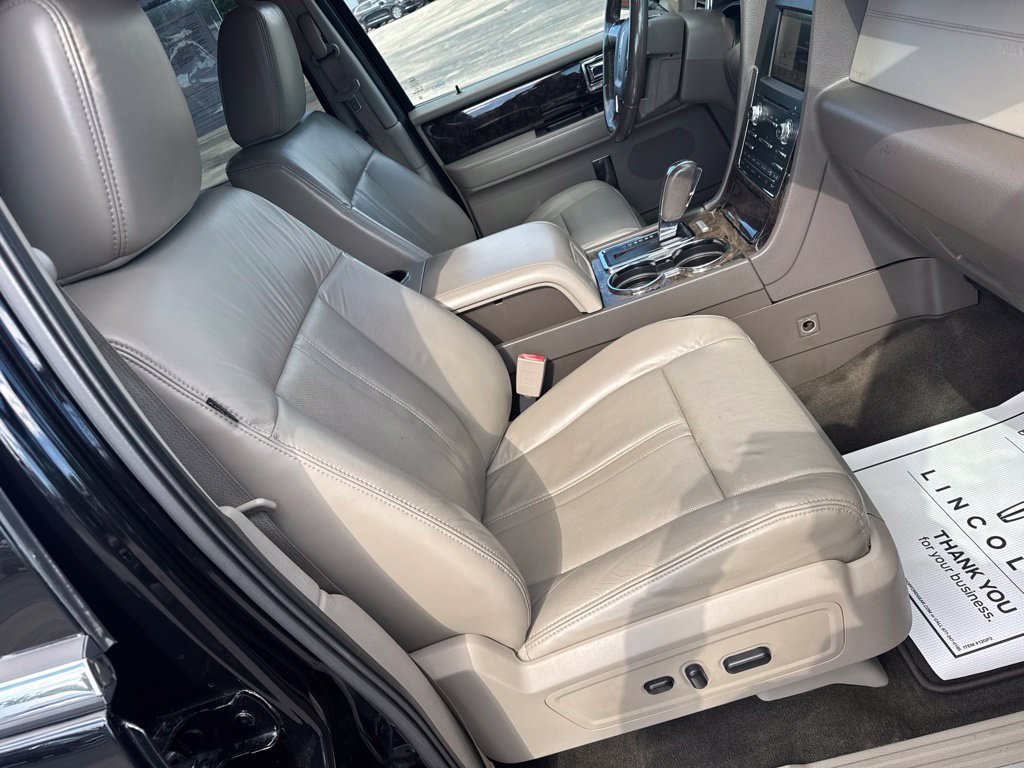 Used 2016 Lincoln Navigator Select AWD/4WD image 16