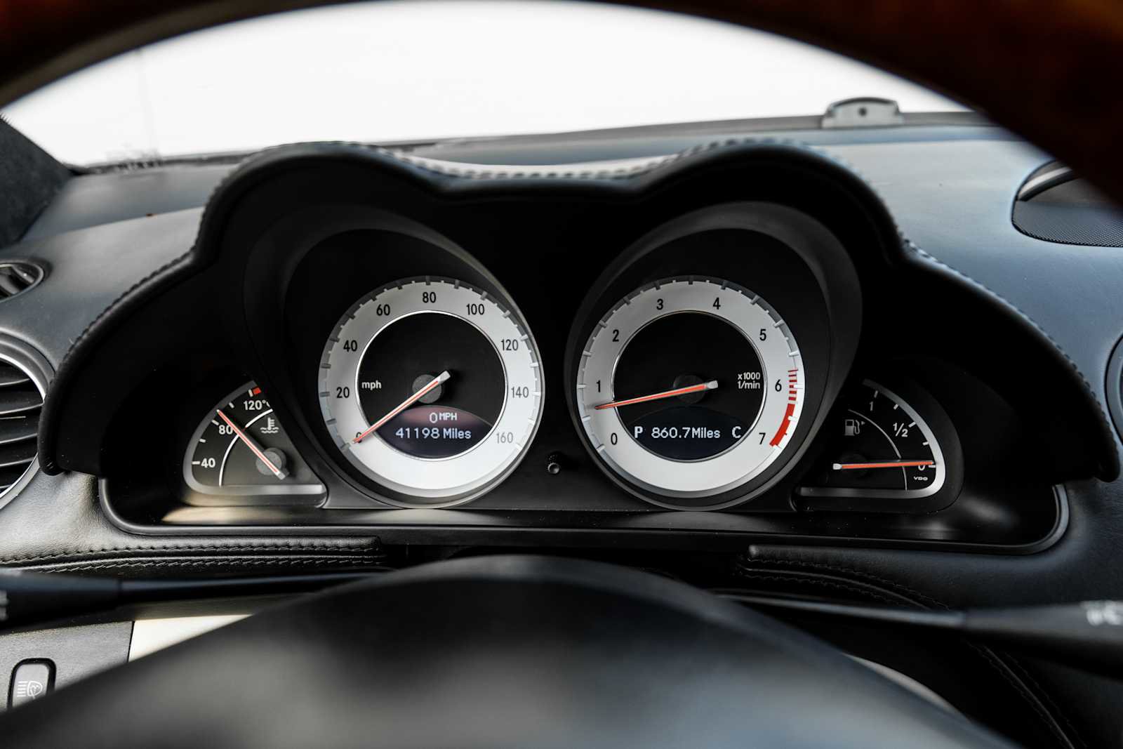 Used 2011 Mercedes-Benz SL 550 image 16