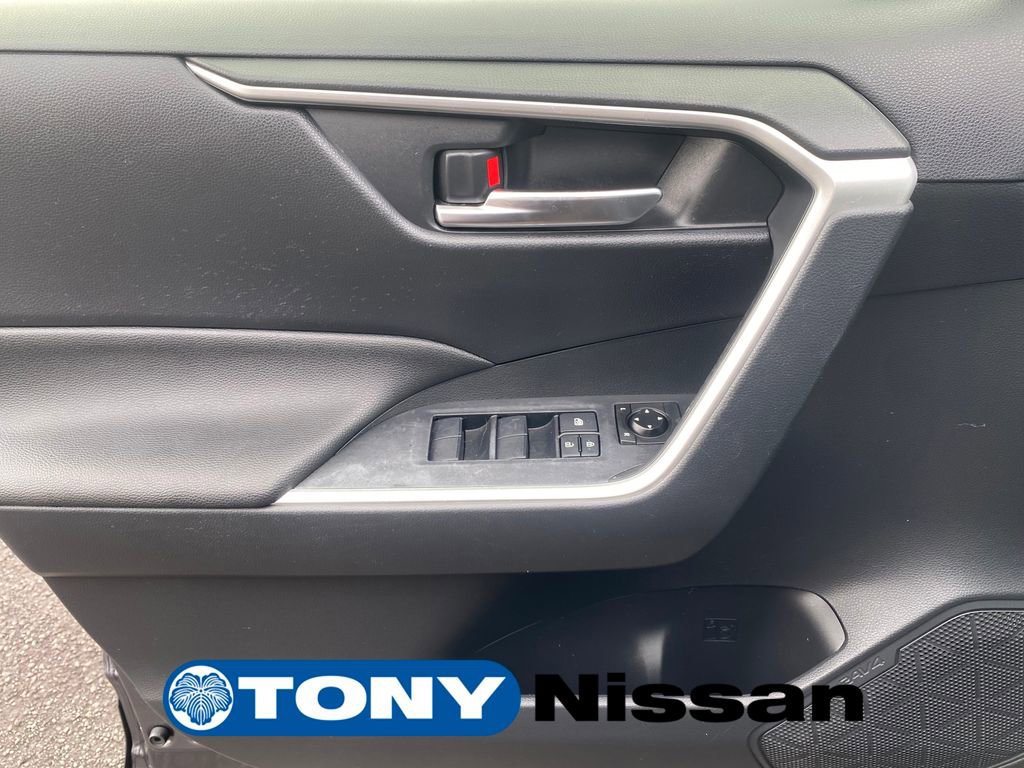 Used 2019 Toyota RAV4 XLE FWD image 13