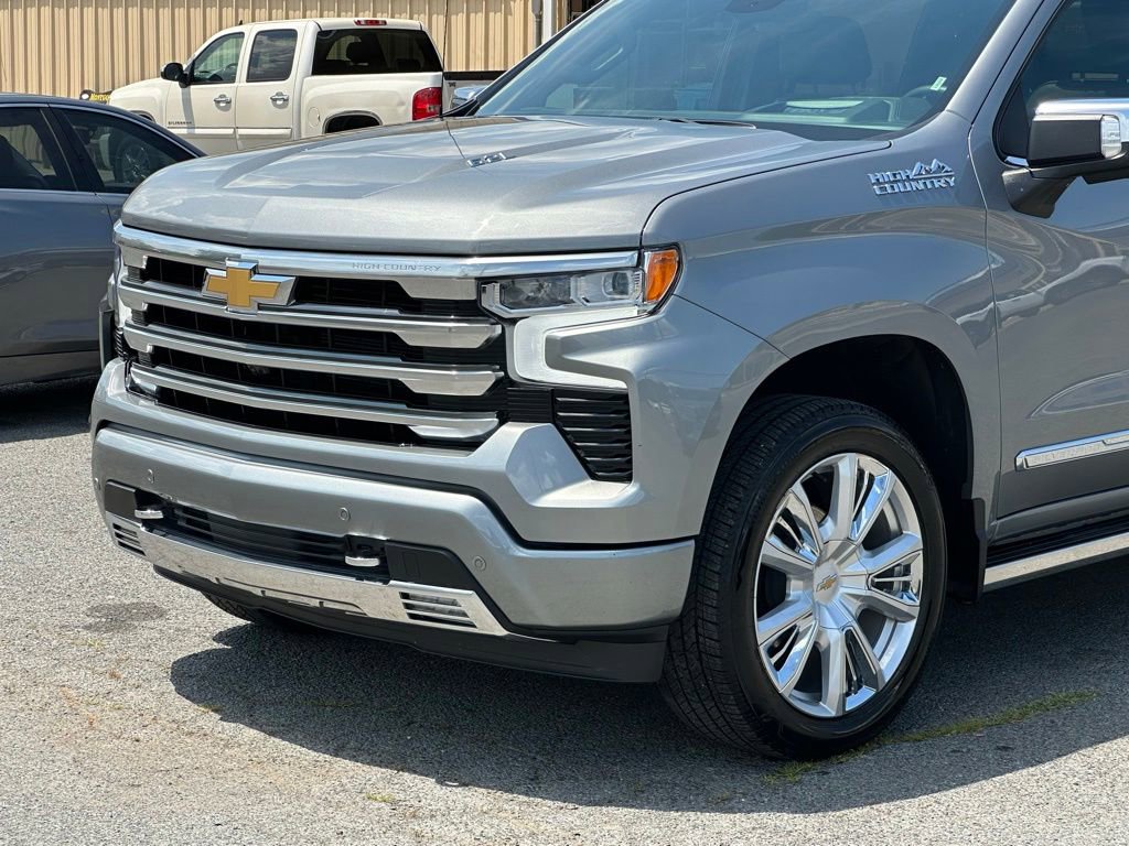 Used 2025 Chevrolet Silverado 1500 High Country w/ High Country Premium Package AWD/4WD image 40