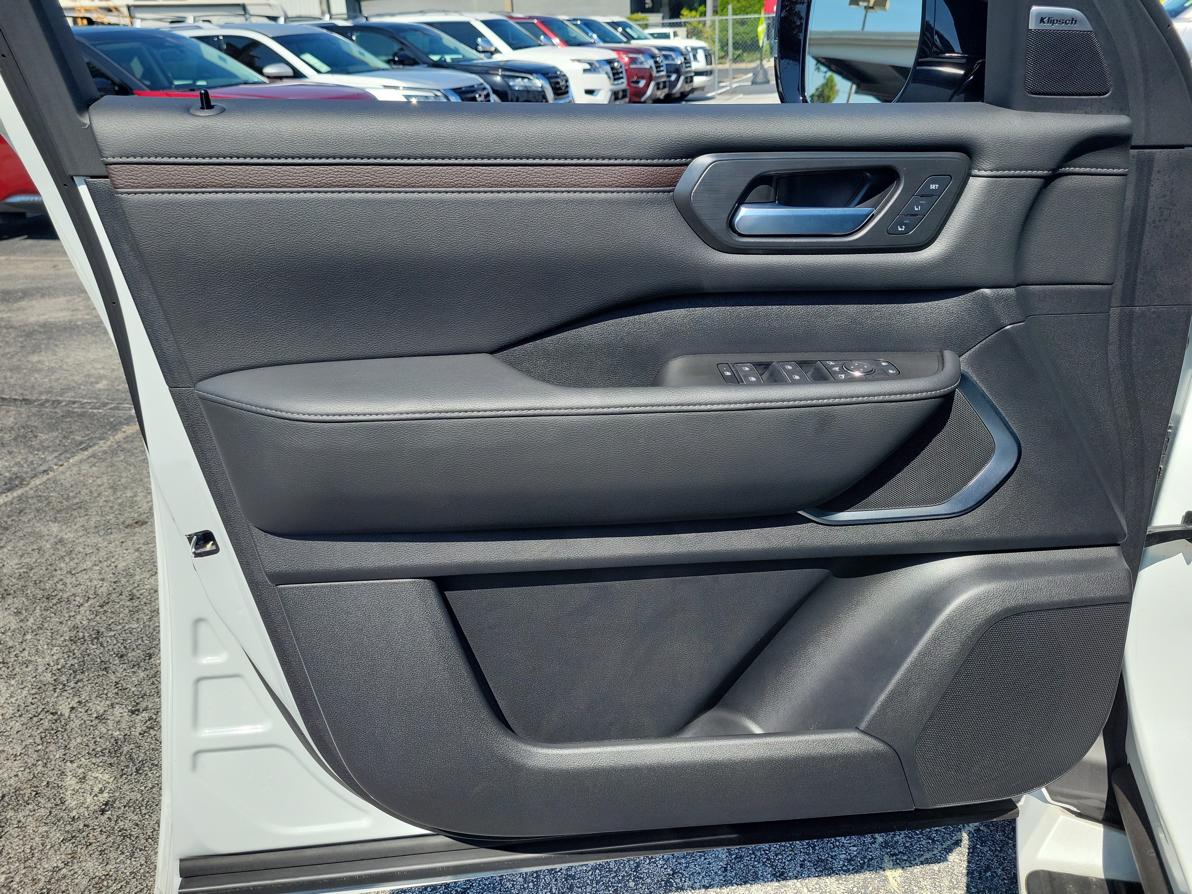 Certified 2025 Nissan Armada Platinum Reserve RWD image 10