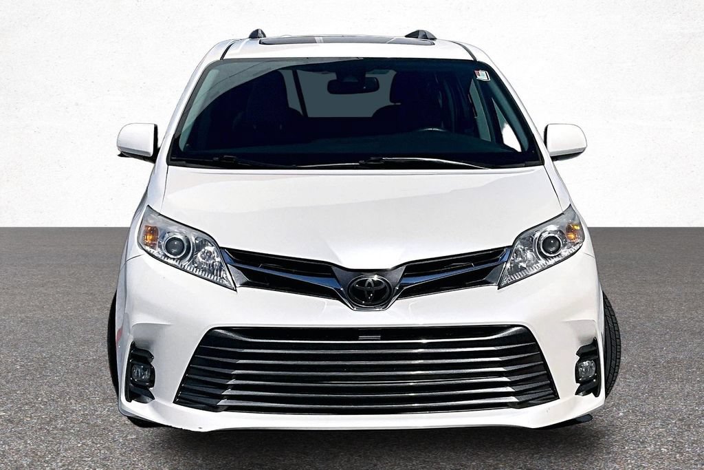 Used 2018 Toyota Sienna XLE AWD/4WD image 3