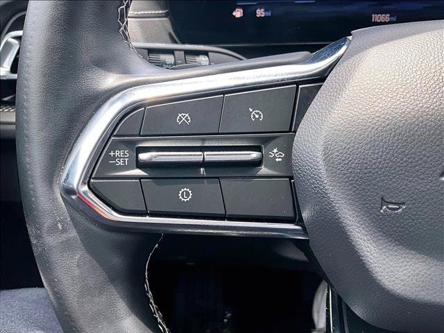 Used 2025 Chevrolet Traverse LT FWD image 20