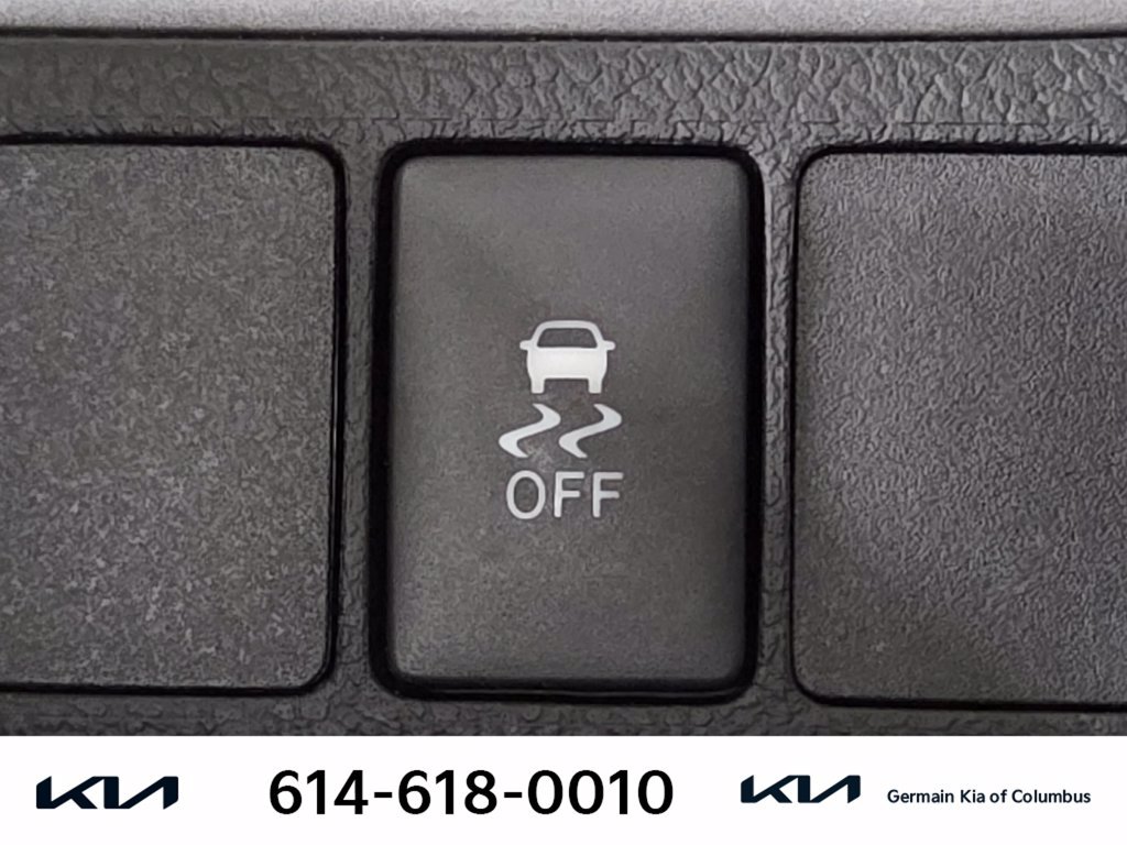 Used 2014 Toyota Camry LE FWD image 30