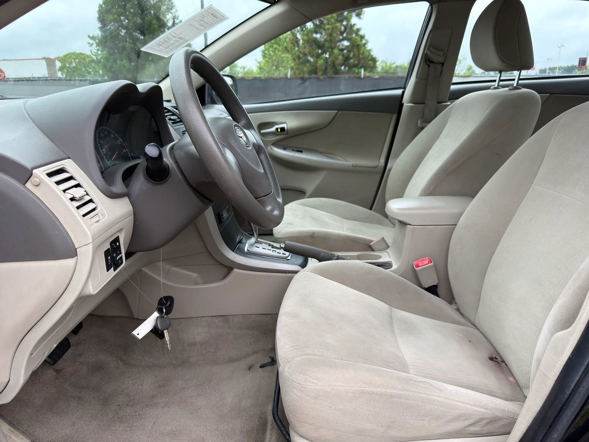 Used 2010 Toyota Corolla LE FWD image 2