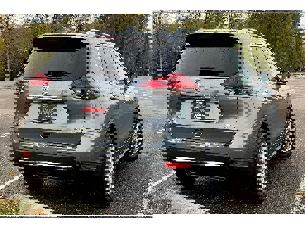 Used 2018 Nissan Rogue SV image 14