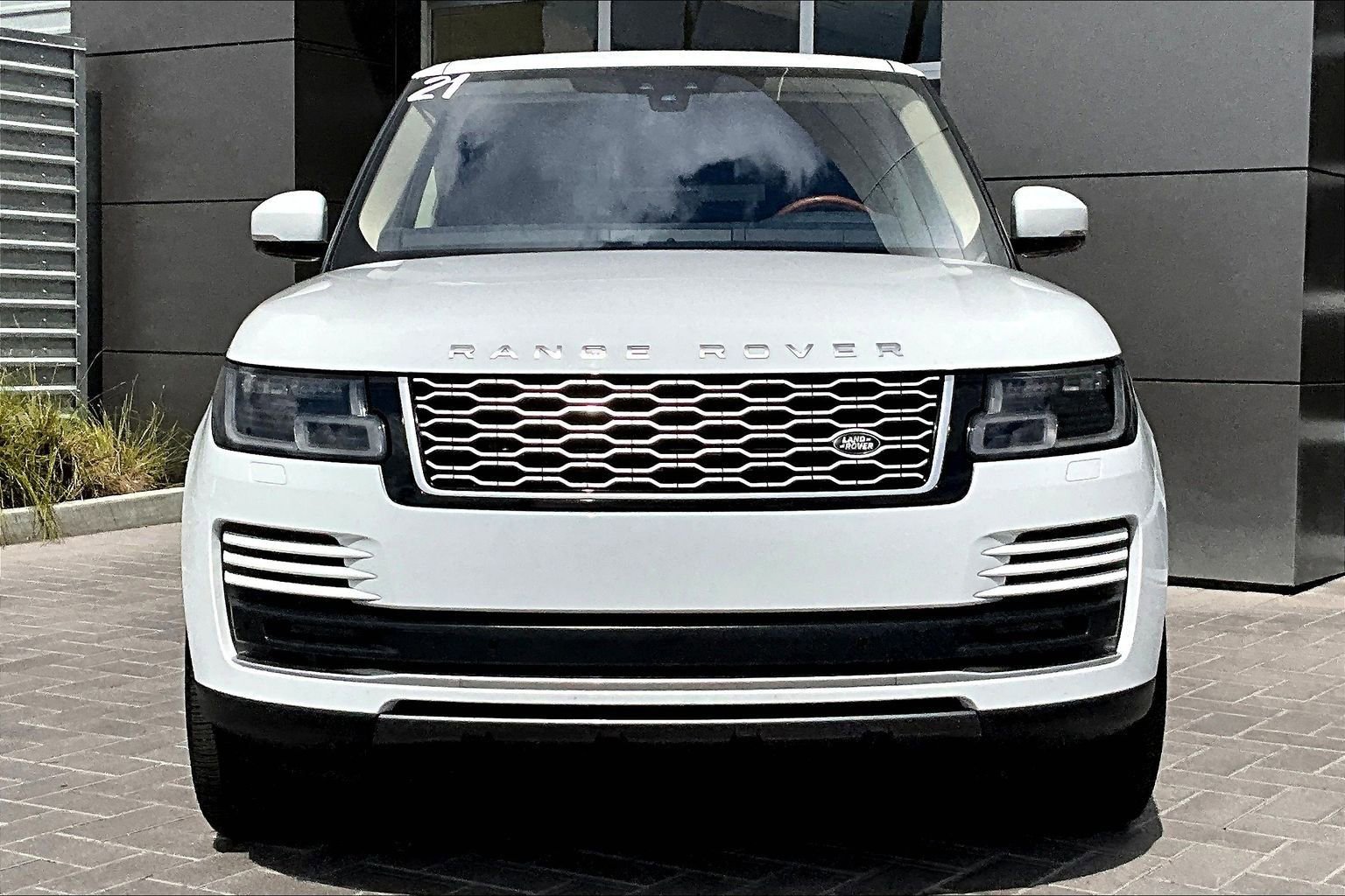 Used 2021 Land Rover Range Rover P525 Westminster Edition image 2