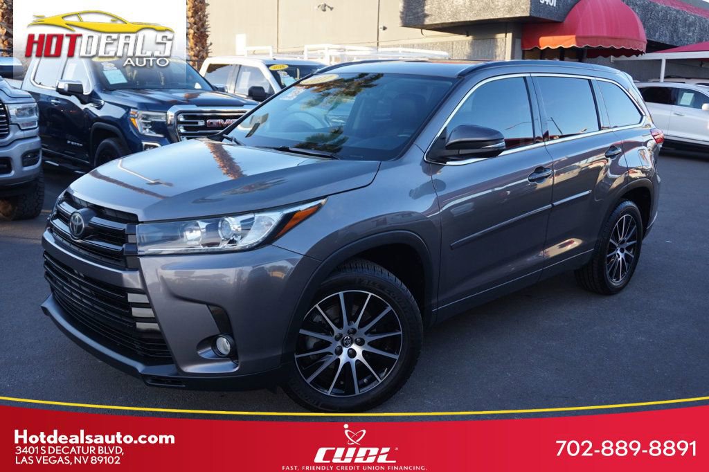 Used 2017 Toyota Highlander SE FWD image 1