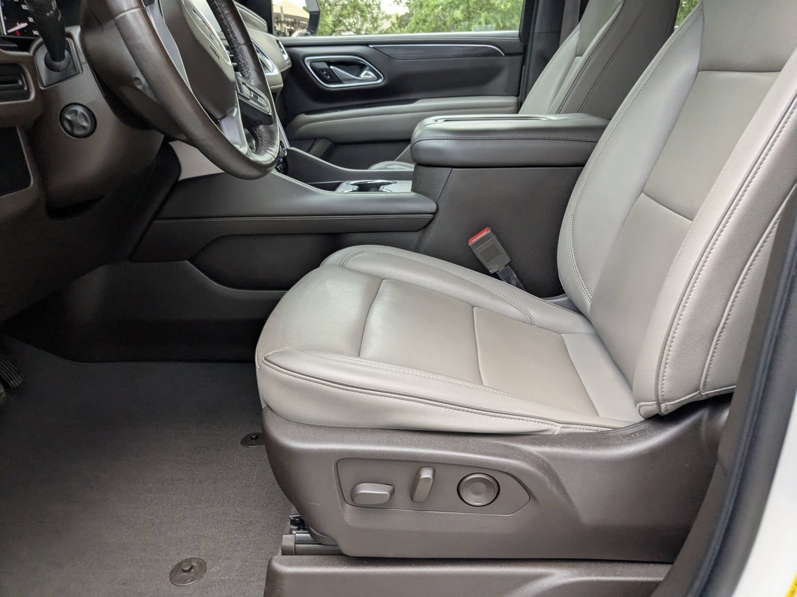 Used 2021 GMC Yukon XL SLT w/ Rear Media and Nav Package RWD image 5