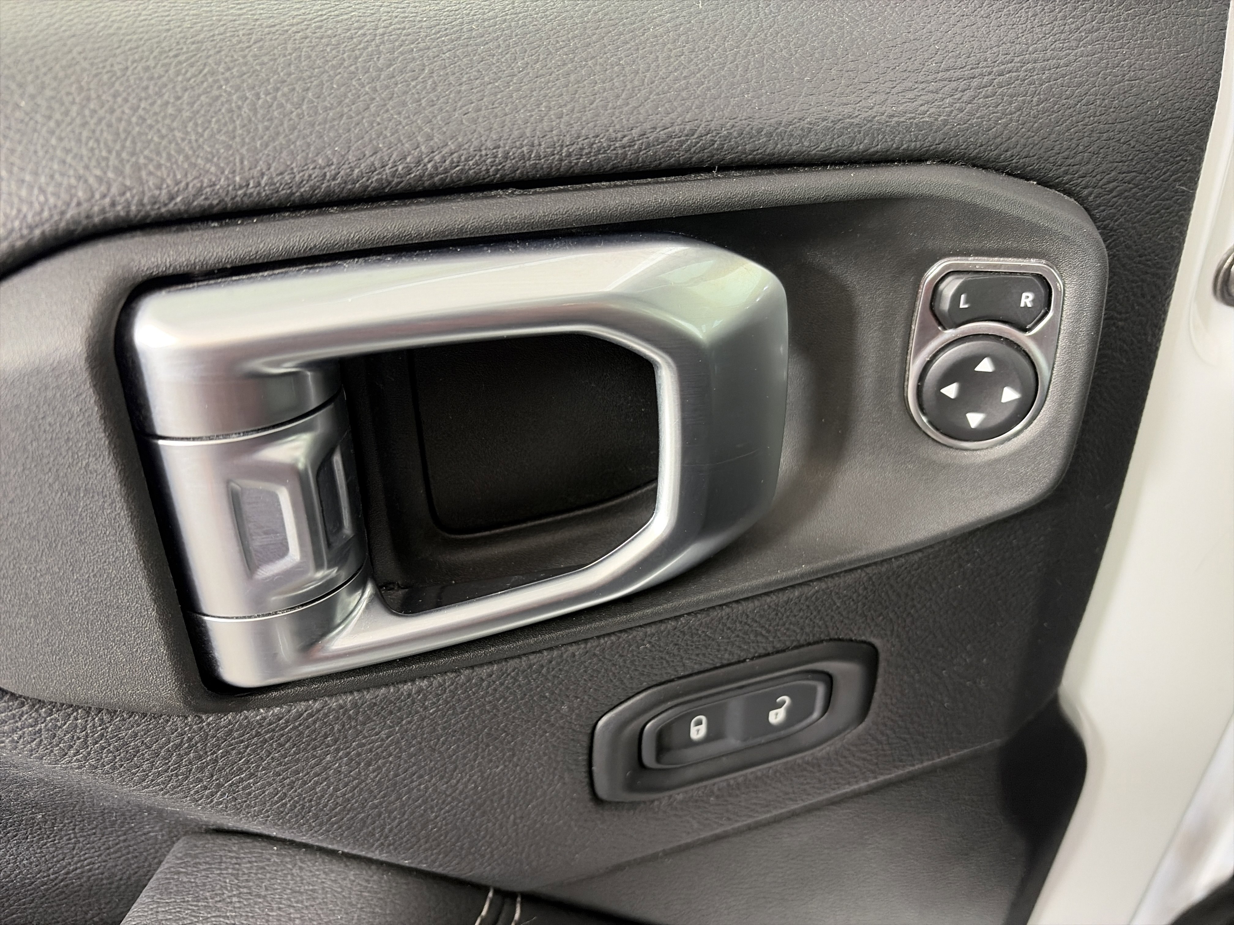 Used 2021 Jeep Wrangler Unlimited Sahara image 26