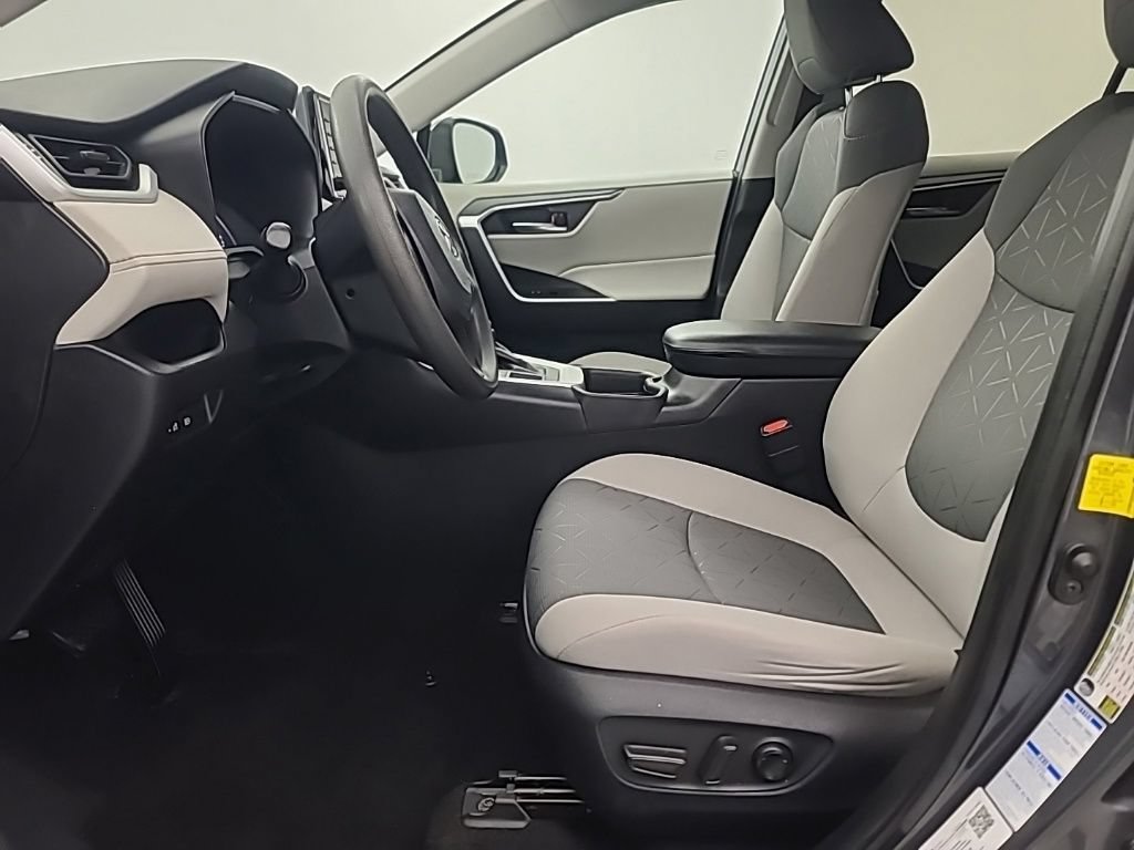Used 2021 Toyota RAV4 XLE AWD/4WD image 26