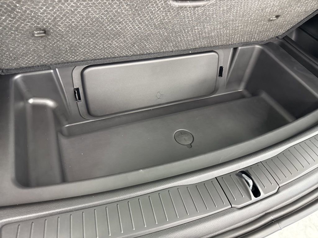 Used 2025 Jeep Grand Cherokee L Limited w/ MOPAR Finishing Package image 9