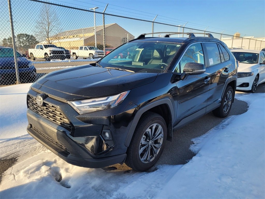 Used 2025 Toyota RAV4 XLE Premium image 3