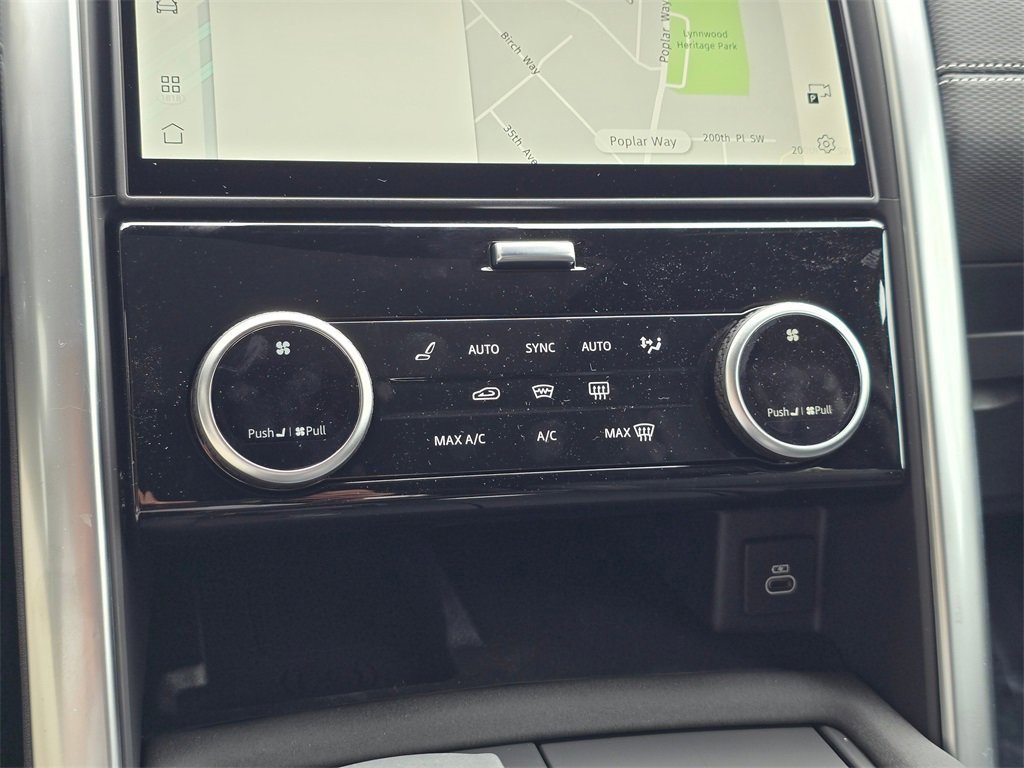 New 2025 Land Rover Discovery Dynamic SE image 15