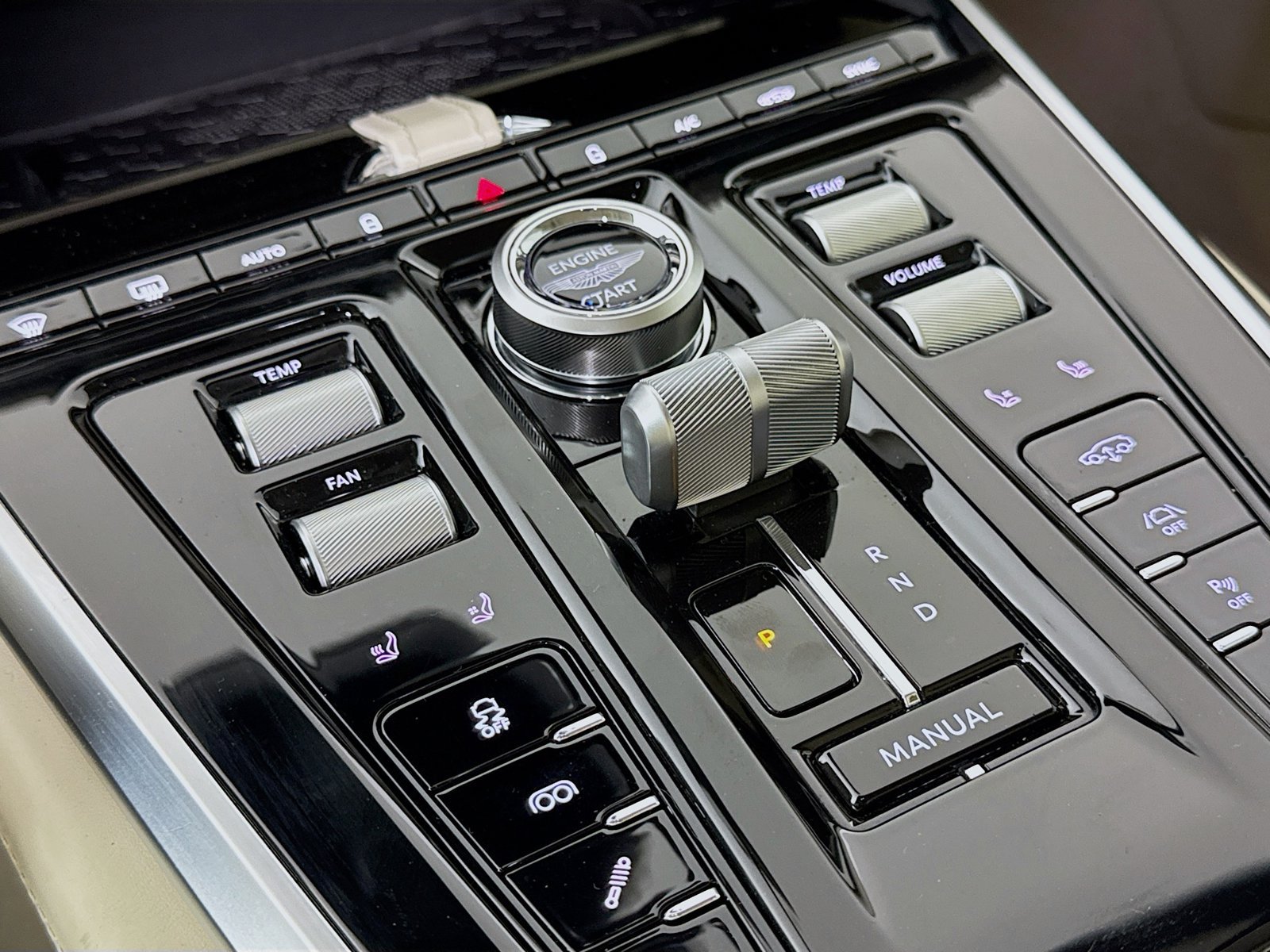Used 2025 Aston Martin DBX 707 AWD/4WD image 15